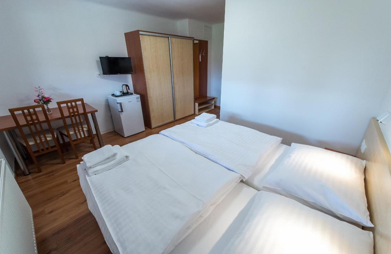 Penzion Leknín Třeboň Exterior foto